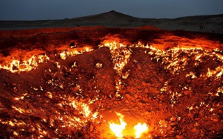 中亚有个“地狱之门” 熊熊大火从未熄灭(组图)