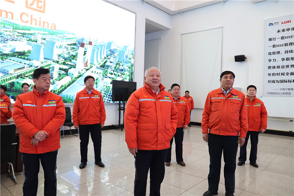 1 鲁西集团党委书记、总经理给运行指挥中心坚守岗位人员拜年1.jpg