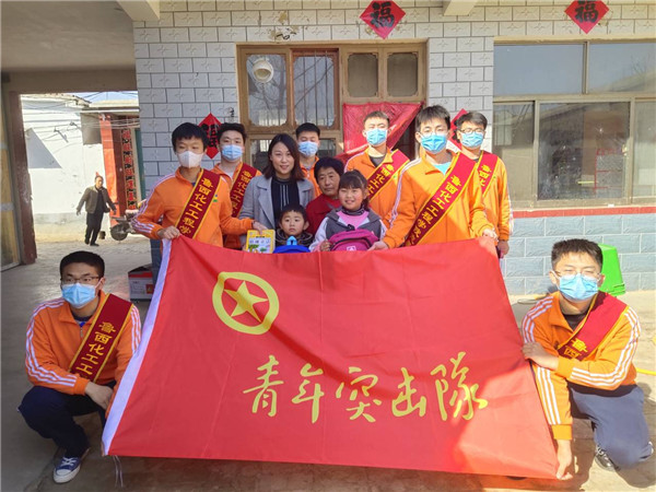 4 青年突击队学雷锋实践活动2.jpg
