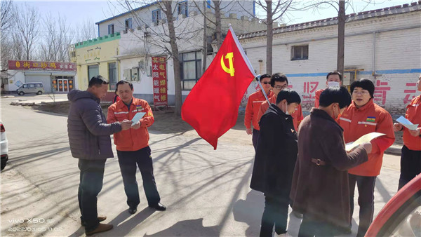 3 志愿者宣传反诈知识1.jpg
