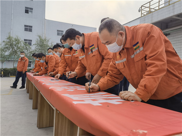4 消防月宣传签字活动 1.jpg 4 消防月宣传签字活动 1.jpg