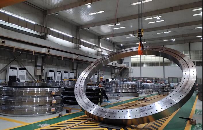 图为正在加工中的14兆瓦风电变桨轴承 图为正在加工中的14兆瓦风电变桨轴承