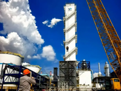 广西恒逸新材料有限公司33000Nm3/h空分二期冷箱板顺利完成首片吊装   ——浙江安装206项目迎来关键里程碑，为高效制氧奠定坚实基础